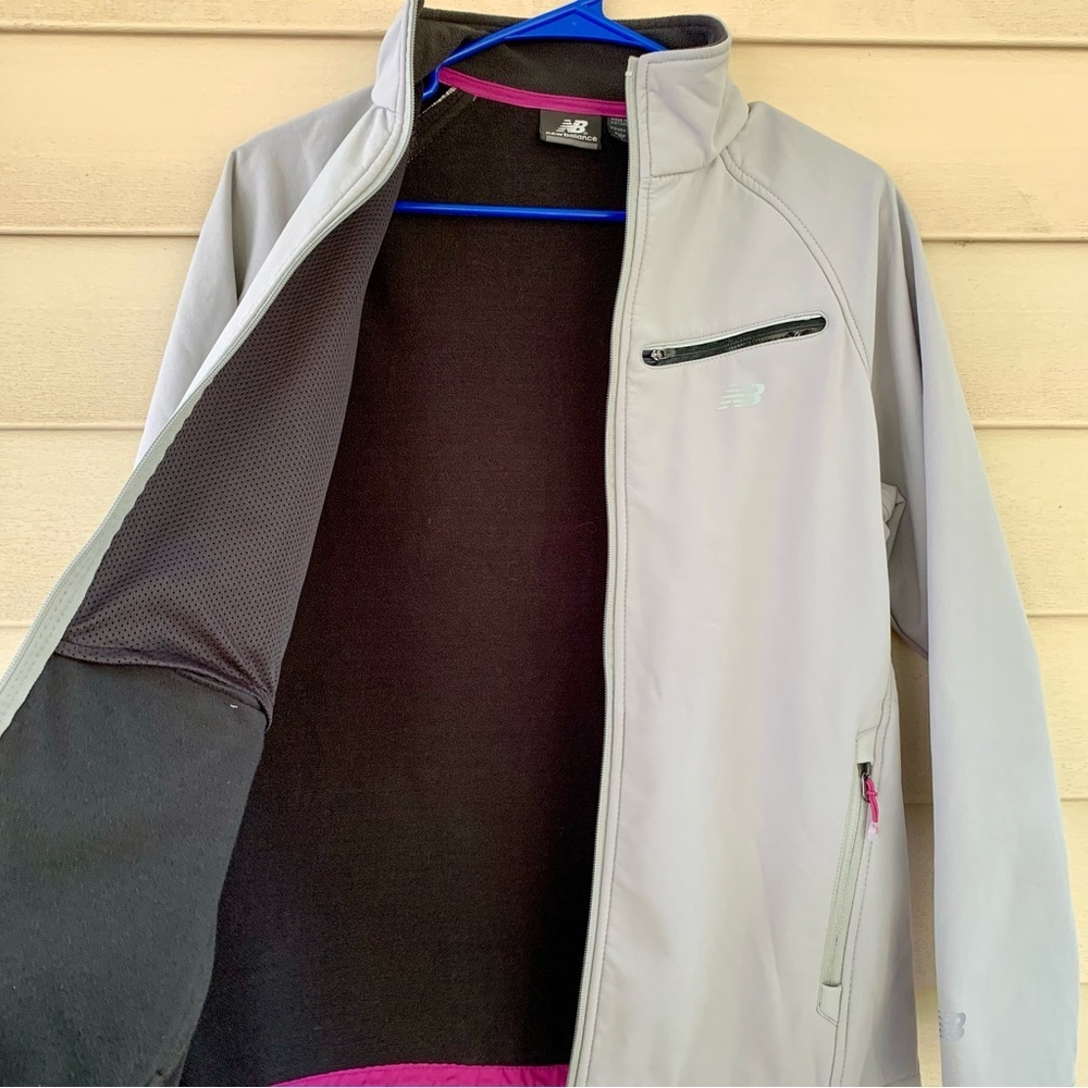 New Balance water resistant running full zip soft shell tech jacket size M‎ EUC - Picture 4 of 5